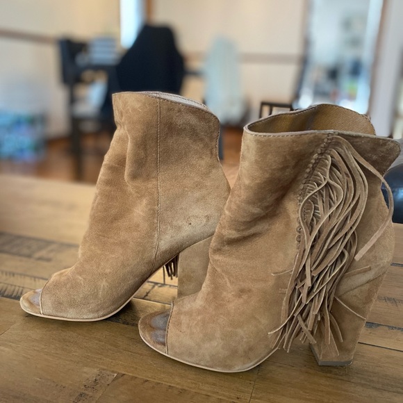 Dolce Vita Mazarine peep toe bootie. Color: dark saddle suede/cognac. Size 6.5. - Picture 3 of 4